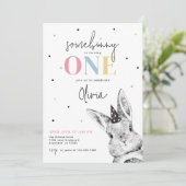 Girl Bunny First Birthday Party Einladung (Stehend Vorderseite)