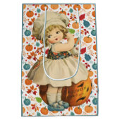 Girl Carving Apple und farbenfrohe Pumpkins Hallow Mittlere Geschenktüte (Rückseite)