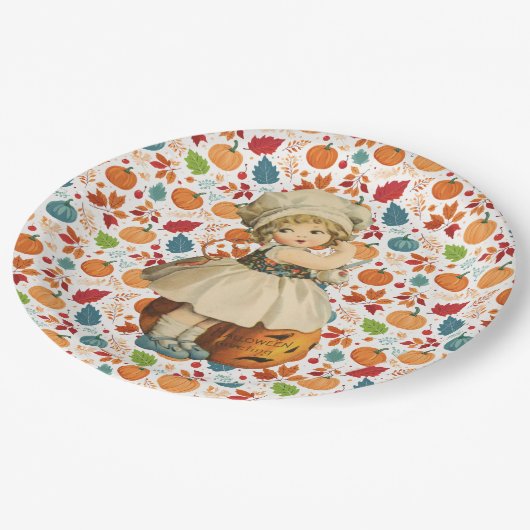 Girl Carving Apple und farbenfrohe Pumpkins Hallow Pappteller (Schrägansicht)