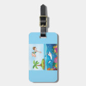 Girl Diving in Ocean Friendly Shark Coral Reef Gepäckanhänger (Vorderseite vertikal)