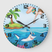 Girl Diving in Ocean Friendly Shark Coral Reef Große Wanduhr (Vorderseite)