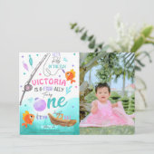 Girl Fishing 1. Geburtstag Foto Einladung (Stehend Vorderseite)