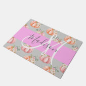 Girl Floral Grau Pink Peach Pumpkin Monogram Name Fußmatte (Schrägansicht)
