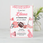 Girl Football Ball Erster Geburtstag Einladung (Stehend Vorderseite)