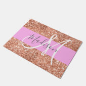 Girl Glam Pink Peach Gold Glitzer Monogram Name Fußmatte (Schrägansicht)