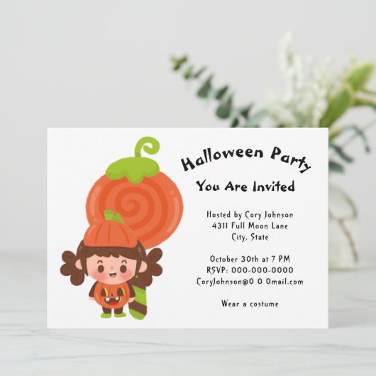 Girl in Pumpkin Costume Lollipop Halloween-Party Einladung (Stehend Vorderseite)