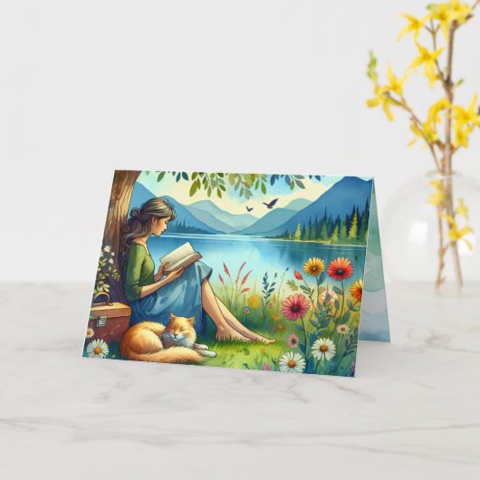Girl Lesend a Book under a Tree with a Sleepy Cat Karte (Gelbe Blume)