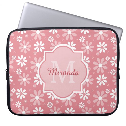 Girl Monogram Niedlich Pink Daisy Blume mit Namen Laptopschutzhülle (Vorderseite)