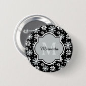 Girl Monogram Schwarz-weiße Daisy-Blume mit Namen Button (Vorne & Hinten)