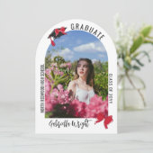 Girl Niedlich Red Bows Arch Abschluss Celebration Einladung (Stehend Vorderseite)