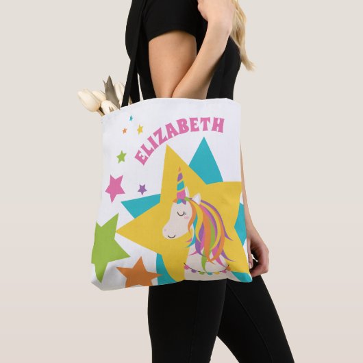 Girl Niedliche Regenbogen-Einhornsteine tragen Ihr Tasche (Von Nahem)