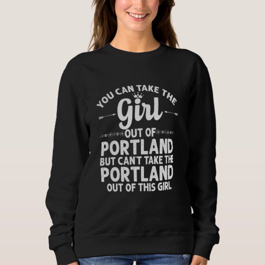 Girl Out of Portland Me Maine Funny Zuhause Roots  Sweatshirt (Vorderseite)