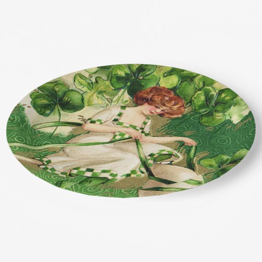Girl Paper Plate St. Patty's Day Pappteller (Schrägansicht)