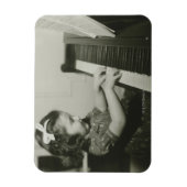 Girl Playing Piano Magnet (Vertikal)