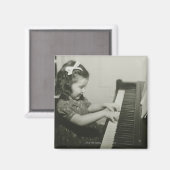 Girl Playing Piano Magnet (Vorderseite/Rückseite)