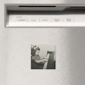 Girl Playing Piano Magnet (In Situ (Geschirrspüler))
