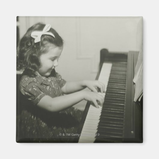 Girl Playing Piano Magnet (Vorne)