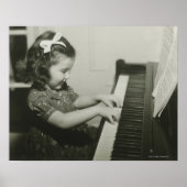 Girl Playing Piano Poster (Vorne)