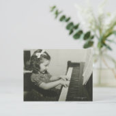 Girl Playing Piano Postkarte (Stehend Vorderseite)