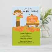 Girl Pumpkin Picking Geburtstagsparty Einladungen (Stehend Vorderseite)