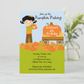 Girl Pumpkin Picking Geburtstagsparty Einladungen (Stehend Vorderseite)