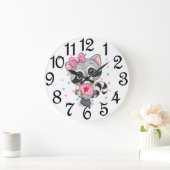 Girl Raccoon Große Wanduhr (Zuhause)