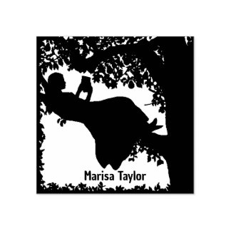 Girl Reading in Tree-Silhouette Gummistempel