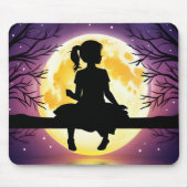 Girl-Silhouette auf Baum mit Mond Mousepad (Vorne)