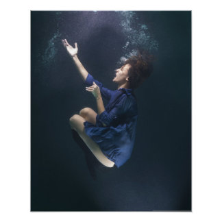 Girl singt unter Wasser Foto Erweiterung