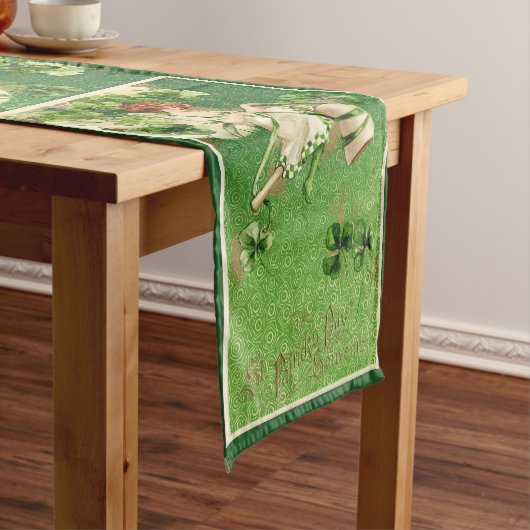 Girl Table Runner Kurzer Tischläufer (Beispiel)