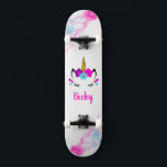 Girl Unicorn Skateboard mit Namen<br><div class="desc">Machen Sie dieses Unicorn Skateboard durch Hinzufügen Ihres Textes zu Ihrem eigenen. Um auf erweiterte Bearbeitungstools zuzugreifen, gehen Sie bitte zu "Personalisieren Sie diese Vorlage" und klicken Sie auf "Details", scrollen Sie nach unten und drücken Sie den Link "Klicken Sie auf, um die Vorlage anzupassen". Ideal für alle Gelegenheiten, wie...</div>