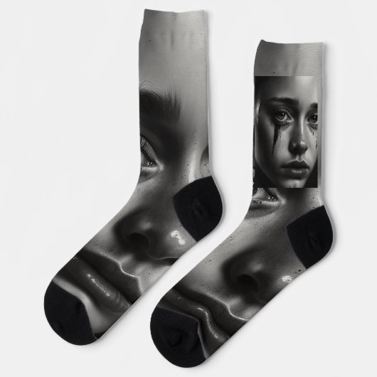 Girl with tears socken (Linkes Detail)