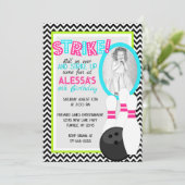 Girl Zickzack Bowling Geburtstag Foto Einladungen (Stehend Vorderseite)