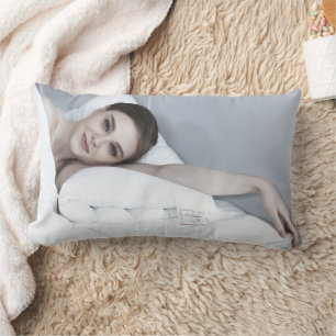 GIRLFRIEND CUDDLE PILLOW LENDENKISSEN
