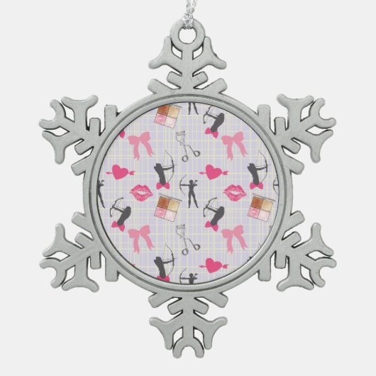 Girls Archery - Girly Hearts and Makeup Schneeflocken Zinn-Ornament (Vorderseite)