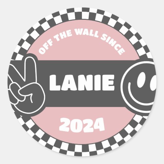 Girls' Checkered Skateboard Groovy Hippie Birthday Runder Aufkleber (Vorderseite)