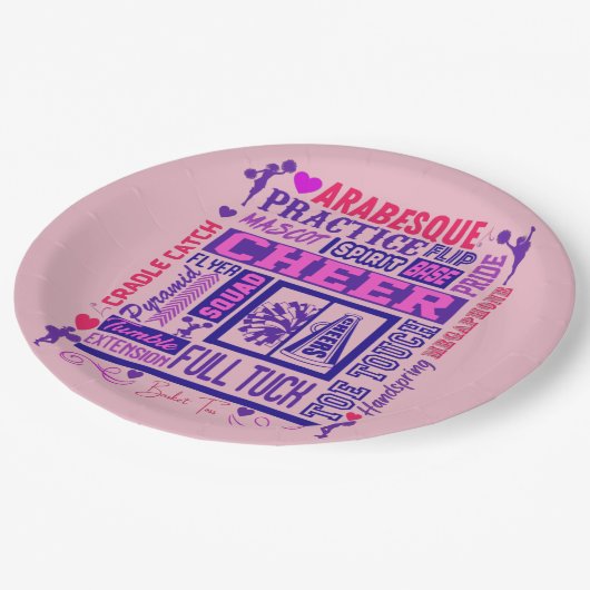 Girls Cheerleading Pink und Lila Word Art Pappteller (Schrägansicht)