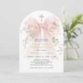Girl's First Communion Pink Floral Bow Arched Einladung (Stehend Vorderseite)