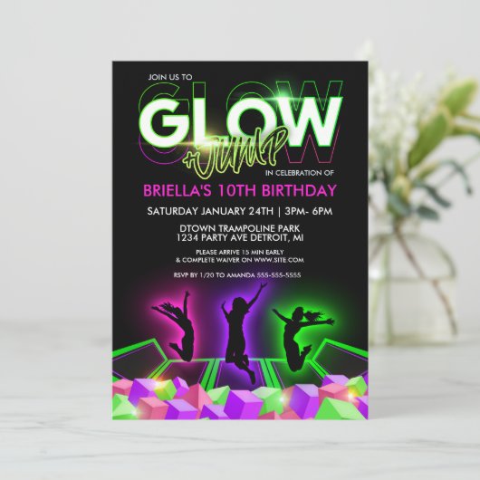 Girls Glow Trampolin Park Party Einladung (Stehend Vorderseite)