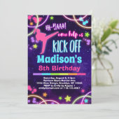 Girls Karate Birthday Party Einladung (Stehend Vorderseite)