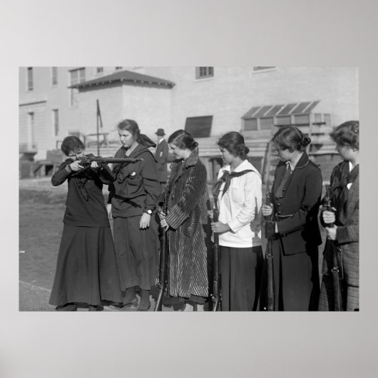 Girls Rifle Team, 1916 Poster (Vorne)