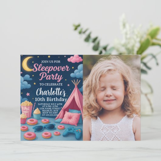 Girls Sleepover Geburtstagsparty Einladung (Stehend Vorderseite)