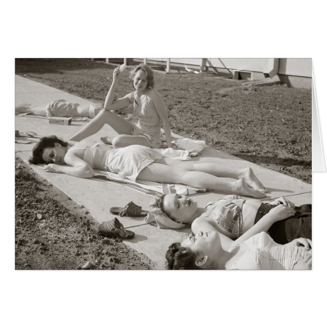 Girls Sunbathing, 1943 (Vorderseite (Horizontal))