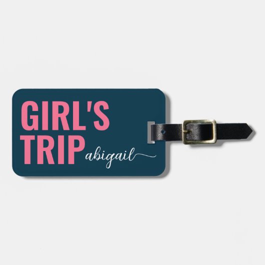 Girl's Trip Blue Pink Calligrafy Monogram Gepäckanhänger (Vorderseite horizontal)