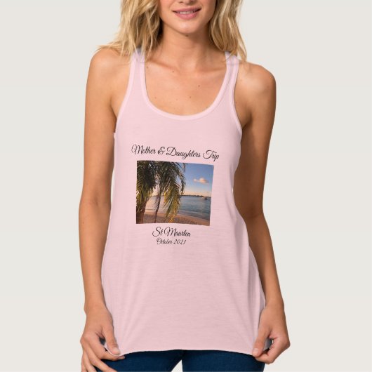 Girls Trip Flowy Racerback Tank Top (Vorderseite)
