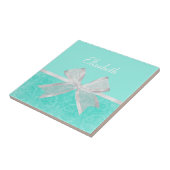 Girly Aqua Türkis Damask White Ribbon mit Namen Fliese (Seite)