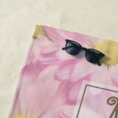 Girly Blush Pink Daisies Custom Monogram Strandtuch (Beispiel)