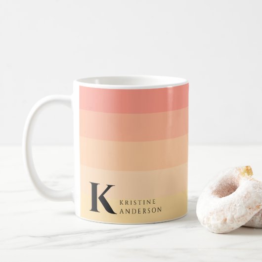 Girly Chic Gentle Peach Ombre Classic Monogram Kaffeetasse (Mit Donut)