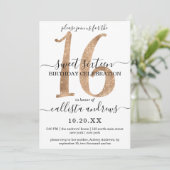 Girly Chic Imitats Gold Glitzer White Sweet 16 Einladung (Stehend Vorderseite)