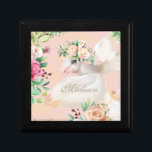 Girly Chic Watercolor Blumenhorn Personalisiert Erinnerungskiste<br><div class="desc">Dieses moderne Design besticht durch ein hübsches Einhorn mit einer Krone von Aquarellfarben-Blume. Personalisiert mit Ihrem Namen, indem Sie den Text in der angegebenen Textbox bearbeiten. #unicorns #unicornparty #unicornlove #unicornsarereal #unicornlover #unicornlover #unicornlife #unicornlovers #Liebe #unicornstuff #christmas #unicorndreams #unicornvibes #unicornstyle #loveunicorns #niedlich #unicorngirl unicornmagic #small business #iloveunicorns #unicornday #unicorngift #unicorngifts #ebday...</div>